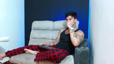 justinfuller_31 online show from 06-01-26, 01:57