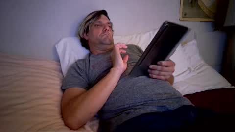 Snapshot of justinnorthwood chatting on 11-12-25, 07:42 JustinNorthwood online show from 11-12-25, 07:42