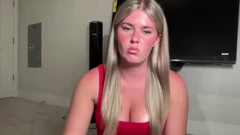 Snapshot of justlaciexx chatting on 07-15-26, 04:29 Lacie online show from 07-15-26, 04:29