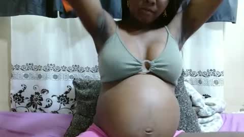 Snapshot of justlhot chatting on 01-22-25, 11:01 Justlhot online show from 01-22-25, 11:01