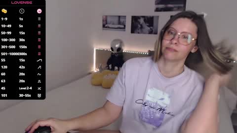 Julie online show from 03-08-25, 05:17