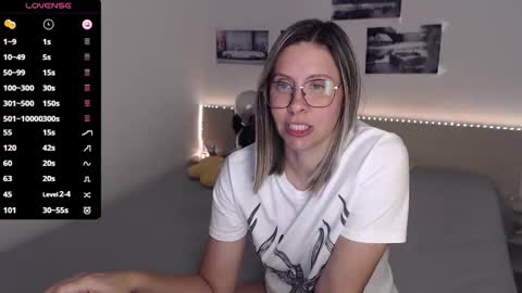 Julie online show from 09-14-25, 03:11