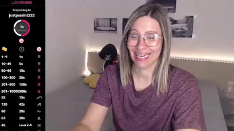 Julie online show from 09-26-25, 04:38