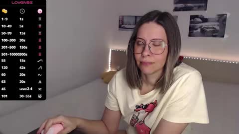 Julie online show from 05-05-26, 03:58