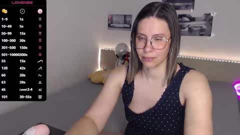Julie online show from 05-12-26, 04:09