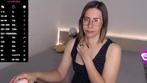 Julie online show from 06-17-26, 04:15
