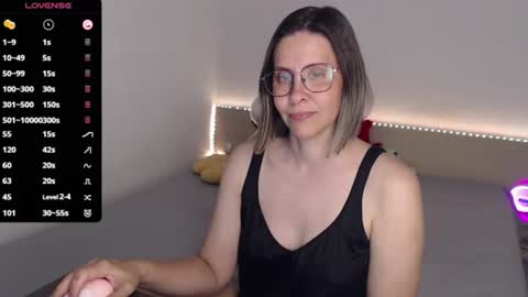 Julie online show from 06-19-26, 04:00