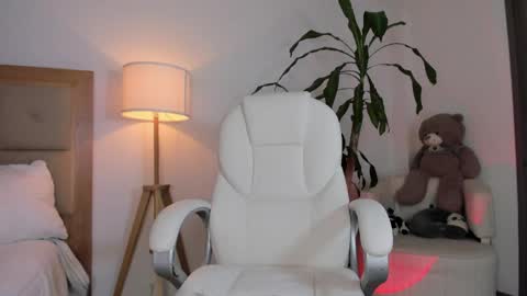 Snapshot of justmia__ chatting on 04-05-26, 01:25 IG imbellamiaa online show from 04-05-26, 01:25