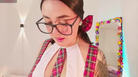 Snapshot of justonecute chatting on 09-30-25, 12:26 Emy online show from 09-30-25, 12:26