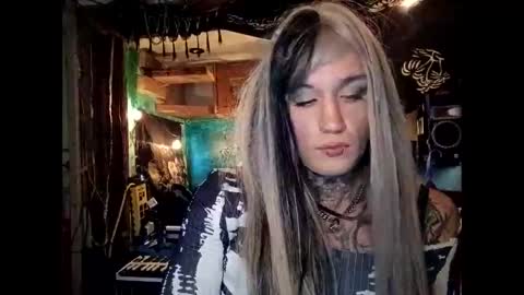 Snapshot of jynxamy chatting on 05-10-26, 10:37 jynxamy online show from 05-10-26, 10:37
