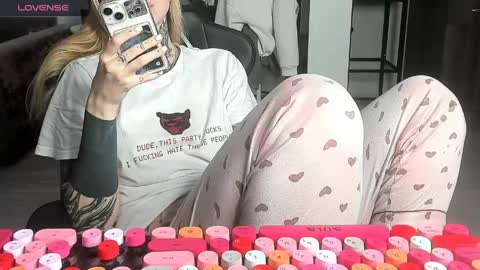 Alice online show from 04-21-26, 02:04