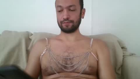 Snapshot of kahramantik chatting on 03-04-25, 01:17 Turkish boy33 online show from 03-04-25, 01:17