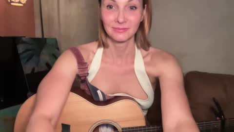 Snapshot of kaileeshy chatting on 02-08-25, 07:26 Kailee Smile online show from 02-08-25, 07:26