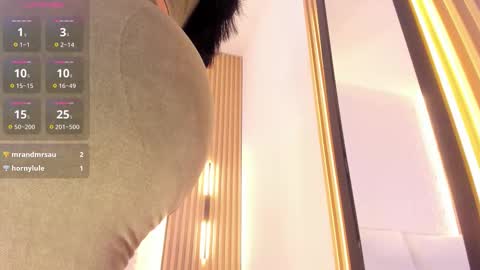 Kailyn online show from 10-20-25, 01:44