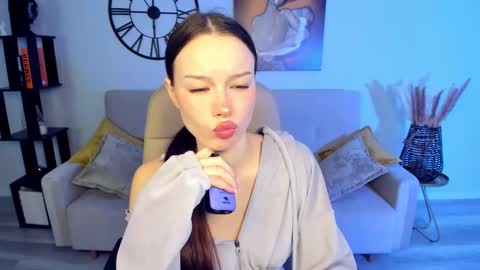 Snapshot of kaitlyncandy chatting on 01-18-25, 11:43 Kaitlyn online show from 01-18-25, 11:43