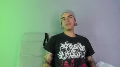 Snapshot of kaletattoos chatting on 02-14-25, 02:50 Kale online show from 02-14-25, 02:50