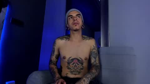 Snapshot of kaletattoos chatting on 03-04-25, 03:11 Kale online show from 03-04-25, 03:11