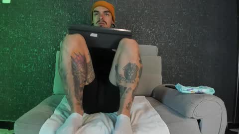 Snapshot of kaletattoos chatting on 09-09-25, 10:59 Kale online show from 09-09-25, 10:59