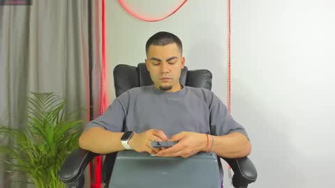 Snapshot of kalivan_voinesscu chatting on 10-13-25, 07:52 K A L I online show from 10-13-25, 07:52