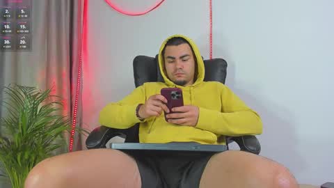 Snapshot of kalivan_voinesscu chatting on 10-21-25, 08:15 K A L I online show from 10-21-25, 08:15