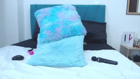 Kamilalopez online show from 01-22-25, 02:15