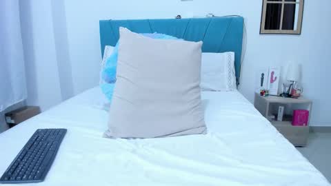 Kamilalopez online show from 09-12-25, 01:38