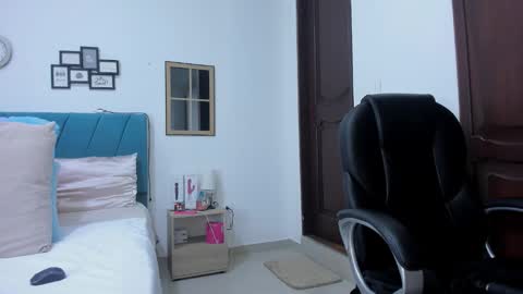 Kamilalopez online show from 11-18-25, 11:59