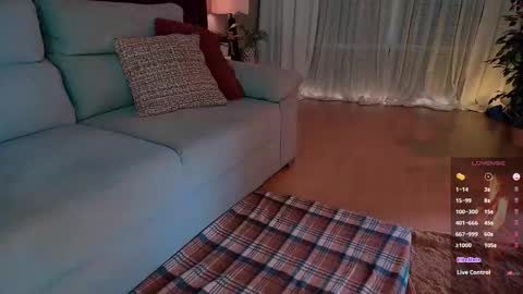 Snapshot of kamiiicat_ chatting on 12-19-25, 08:49 Kami online show from 12-19-25, 08:49