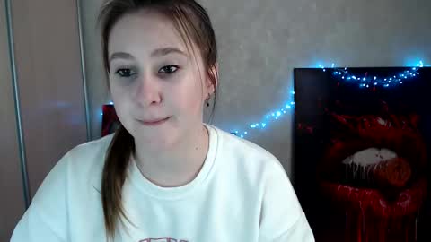 Snapshot of kamilla_love_ chatting on 04-14-26, 12:00 kamilla_love_ online show from 04-14-26, 12:00
