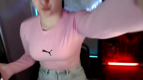 Snapshot of kamilla_love_ chatting on 04-29-26, 12:09 kamilla_love_ online show from 04-29-26, 12:09