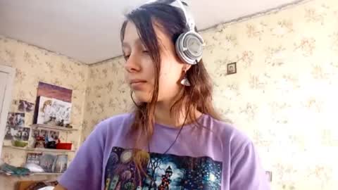 Snapshot of kamisalling chatting on 09-11-25, 07:19 Mari Simmons online show from 09-11-25, 07:19