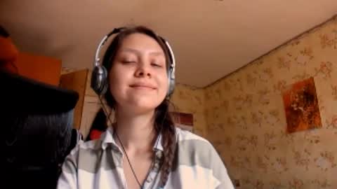 Snapshot of kamisalling chatting on 09-18-25, 07:32 Mari Simmons online show from 09-18-25, 07:32