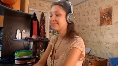 Snapshot of kamisalling chatting on 09-22-25, 06:15 Mari Simmons online show from 09-22-25, 06:15