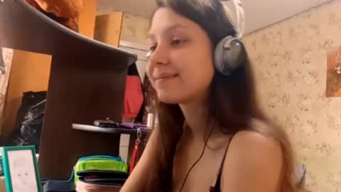 Snapshot of kamisalling chatting on 09-29-25, 05:23 Mari Simmons online show from 09-29-25, 05:23