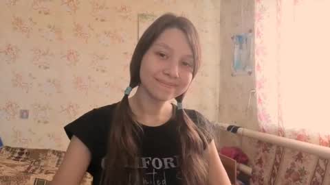 Snapshot of kamisalling chatting on 10-15-25, 06:13 Mari Simmons online show from 10-15-25, 06:13