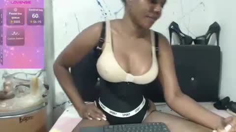 Paola online show from 05-10-26, 03:39