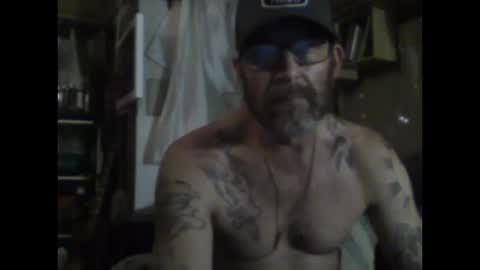 Snapshot of kaneisyours2420 chatting on 10-10-25, 09:52 Tucker online show from 10-10-25, 09:52