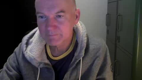 Robbie online show from 02-06-25, 05:46