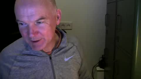 Robbie online show from 02-06-25, 05:51