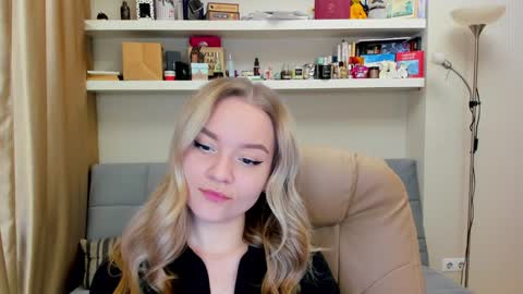 Snapshot of kara_smith_ chatting on 12-14-24, 11:23 Kara. Off from 15th till 24th of December online show from 12-14-24, 11:23