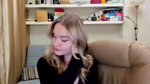 Snapshot of kara_smith_ chatting on 12-28-24, 10:23 Kara. Off from 15th till 24th of December online show from 12-28-24, 10:23