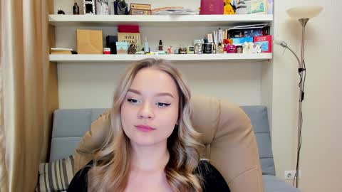 Snapshot of kara_smith_ chatting on 01-06-25, 12:48 Kara. Off from 15th till 24th of December online show from 01-06-25, 12:48