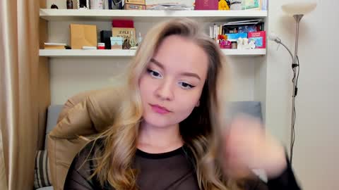 Snapshot of kara_smith_ chatting on 01-20-25, 01:18 Kara. Off from 15th till 24th of December online show from 01-20-25, 01:18