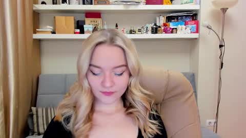 Snapshot of kara_smith_ chatting on 02-16-25, 09:16 Kara. Off from 15th till 24th of December online show from 02-16-25, 09:16