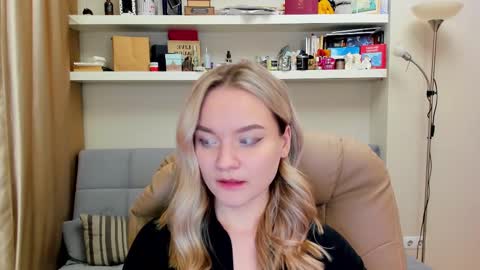 Snapshot of kara_smith_ chatting on 02-24-25, 12:52 Kara. Off from 15th till 24th of December online show from 02-24-25, 12:52
