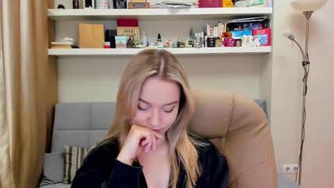 Snapshot of kara_smith_ chatting on 03-06-25, 12:54 Kara. Off from 15th till 24th of December online show from 03-06-25, 12:54
