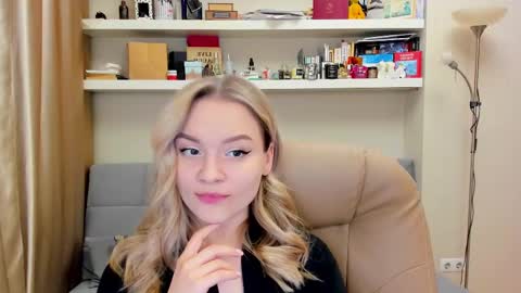 Snapshot of kara_smith_ chatting on 03-07-25, 12:26 Kara. Off from 15th till 24th of December online show from 03-07-25, 12:26