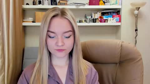 Snapshot of kara_smith_ chatting on 03-12-25, 12:10 Kara. Off from 15th till 24th of December online show from 03-12-25, 12:10