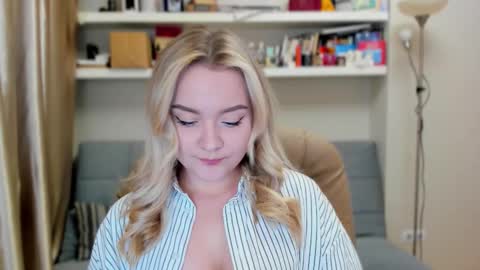 Snapshot of kara_smith_ chatting on 09-19-25, 10:54 Kara. Off from 15th till 24th of December online show from 09-19-25, 10:54