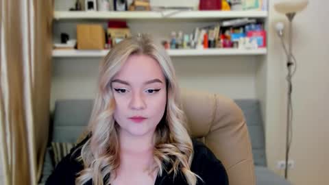 Snapshot of kara_smith_ chatting on 10-02-25, 10:39 Kara. Off from 15th till 24th of December online show from 10-02-25, 10:39